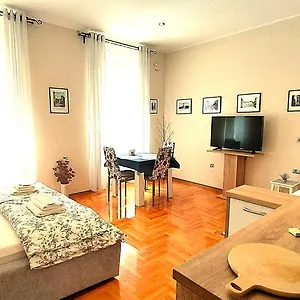 Lavender - With Free Parking **** Pula